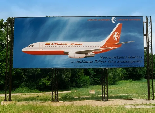 Didelis reklaminis Lietuvos avialinijų plakatas